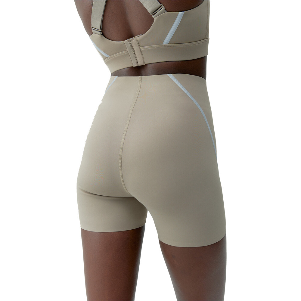 Born Living Yoga pantalones yoga Short Luna vista trasera