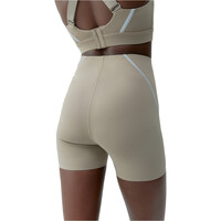 Born Living Yoga pantalones yoga Short Luna vista trasera