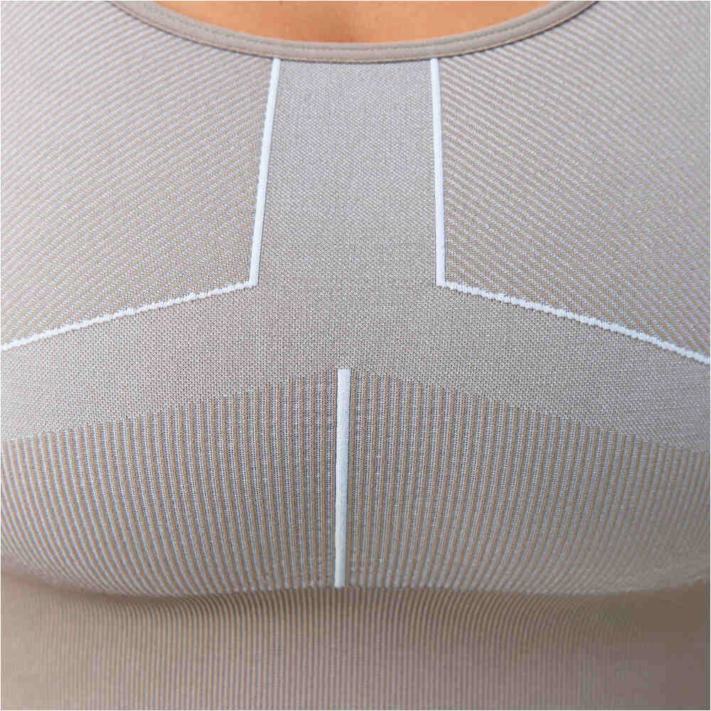 Born Living Yoga Sujetador Yoga Cara 04