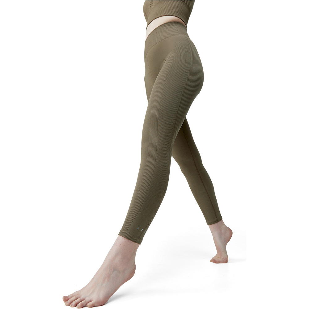 Born Living Yoga top aerobic niño India vista frontal