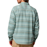 Columbia camisa montaña manga larga hombre PFG Uncharted Over Shirt vista trasera