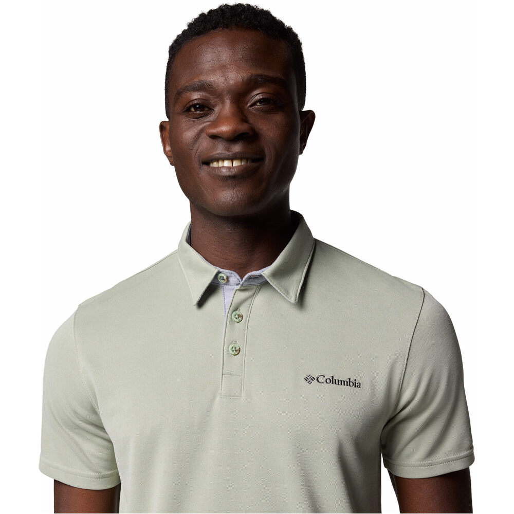 Columbia camiseta montaña manga corta hombre Nelson Point  Polo vista detalle