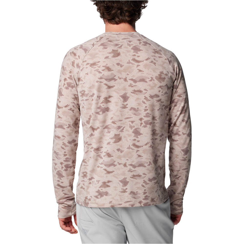 Columbia camiseta montaña manga larga hombre PFG Uncharted Long Sleeve vista trasera