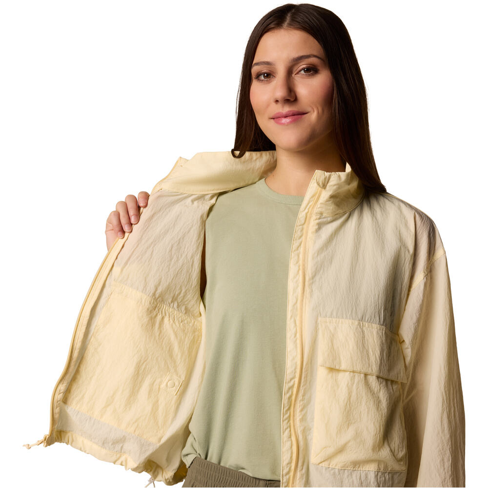 Columbia chaqueta softshell mujer Paracutie Cropped Cargo Windbreaker 04