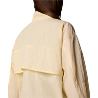 Columbia chaqueta softshell mujer Paracutie Cropped Cargo Windbreaker 07