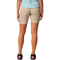 Columbia pantalón corto montaña mujer Leslie Falls  Long Short II vista trasera