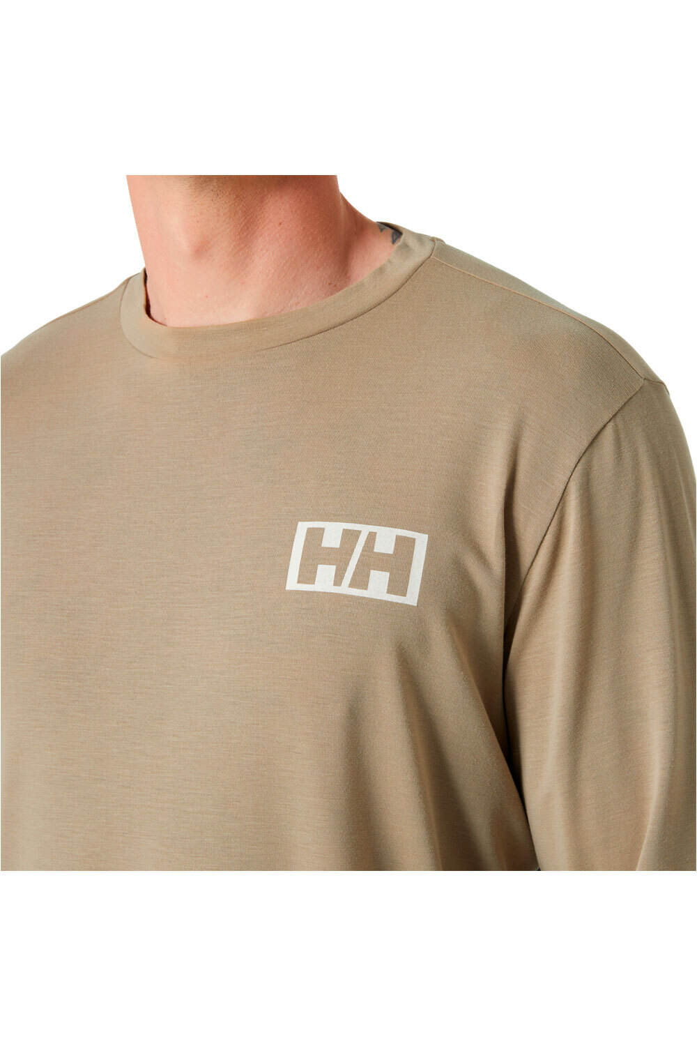 Helly Hansen camiseta montaña manga larga hombre SKOG GRAPHIC LS TEE vista detalle