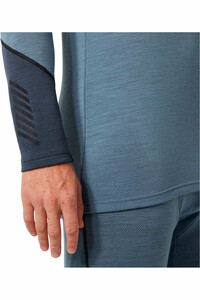 Helly Hansen camiseta térmica manga larga hombre LIFA MERINO MIDW LOGO vista detalle