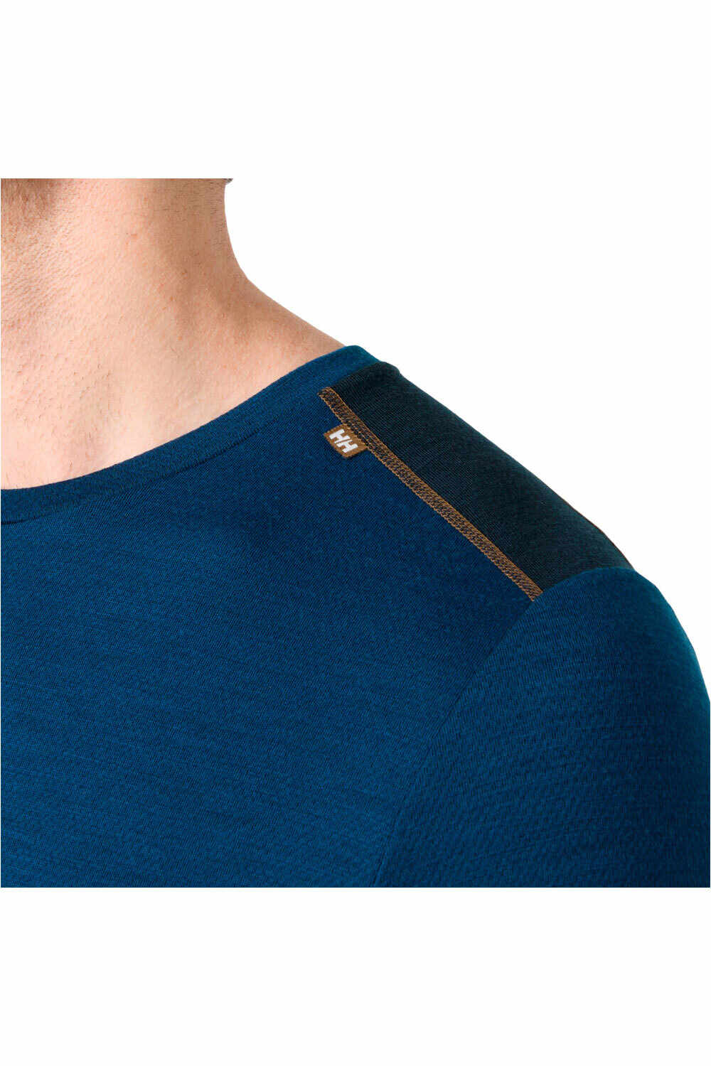 Helly Hansen camiseta térmica manga larga hombre LIFA MERINO MIDWEIGHT CREW vista detalle
