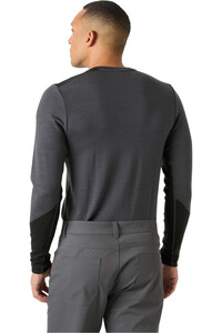 Helly Hansen camiseta térmica manga larga hombre LIFA MERINO MIDWEIGHT CREW vista trasera
