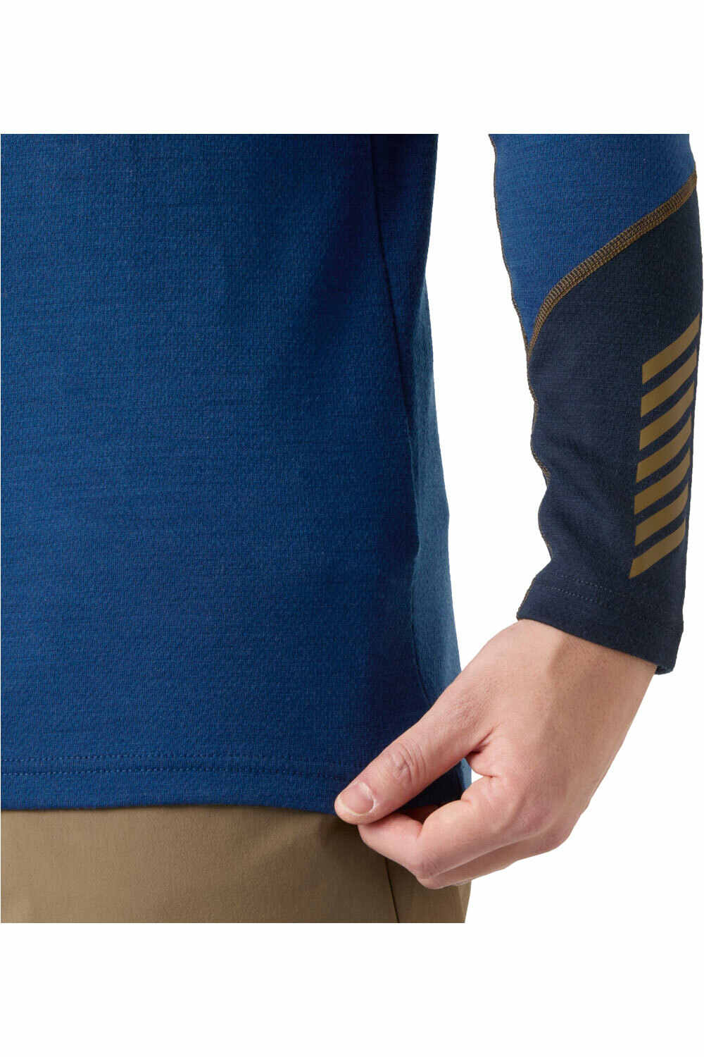 Helly Hansen camiseta térmica manga larga hombre LIFA MERINO MIDWEIGHT HOODIE vista detalle