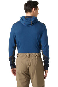 Helly Hansen camiseta térmica manga larga hombre LIFA MERINO MIDWEIGHT HOODIE vista trasera