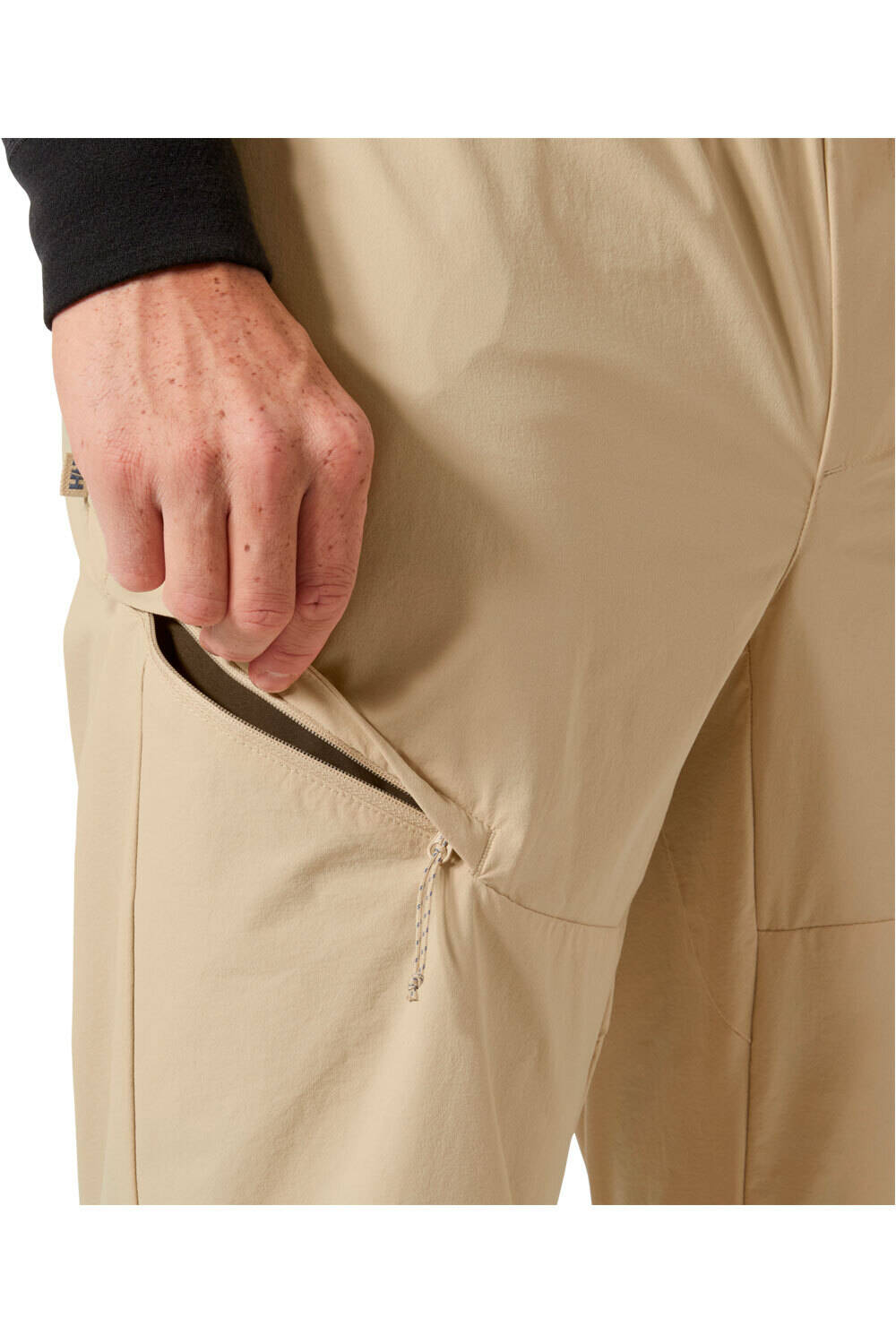 Helly Hansen pantalón montaña hombre AWE RELAXED SOFTSHELL PANT vista detalle