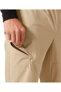 Helly Hansen pantalón montaña hombre AWE RELAXED SOFTSHELL PANT vista detalle