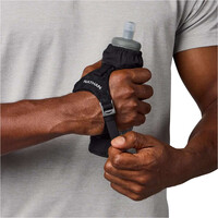 Nathan varios running Hypernight Pinnacle 14 oz Soft Flask 06