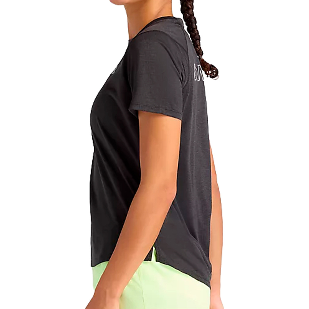 New Balance camiseta entrenamiento manga corta mujer London Edition Athletics T-Shirt vista detalle