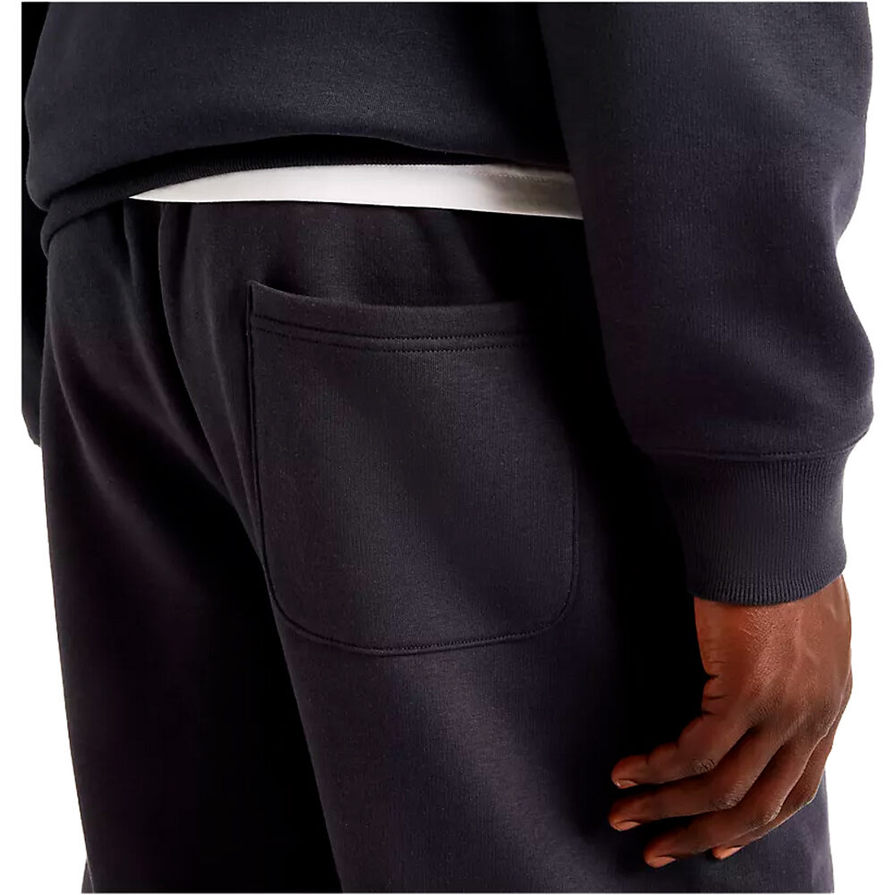 New Balance pantalón hombre Reimagined Graphic Fleece Jogger 03