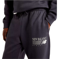 New Balance pantalón hombre Reimagined Graphic Fleece Jogger vista detalle