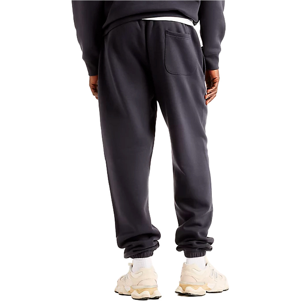 New Balance pantalón hombre Reimagined Graphic Fleece Jogger vista trasera