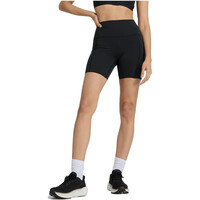 New Balance pantalón running mujer NB Athletics 6 Inch Fitted High Rise Pkt Short vista frontal