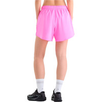 New Balance pantalón running mujer Sport Essential Short 5 vista trasera