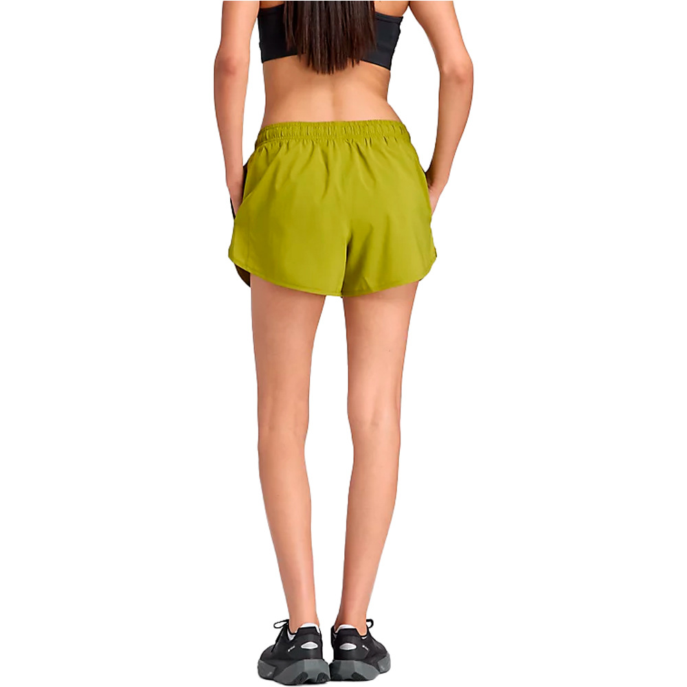 New Balance pantalón running mujer Sport Essentials Short 3 vista trasera