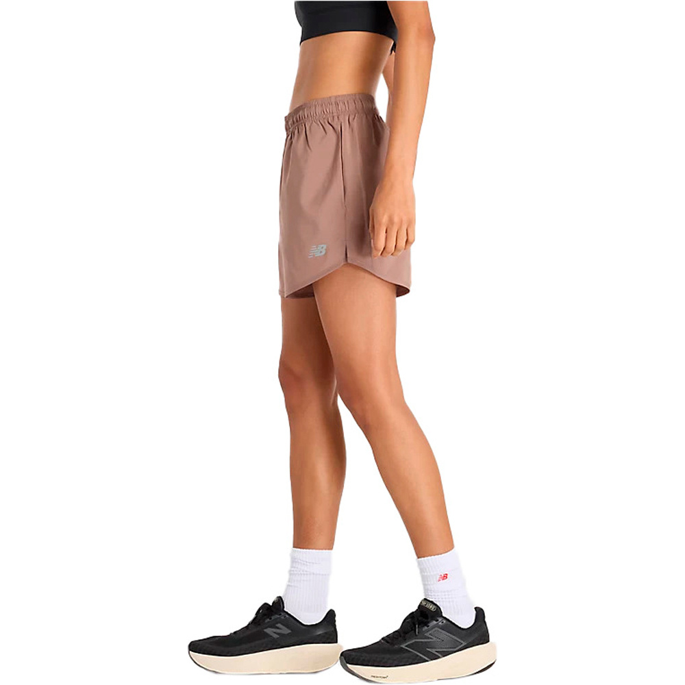 New Balance pantalón running mujer Sport Essentials Short 5 vista detalle