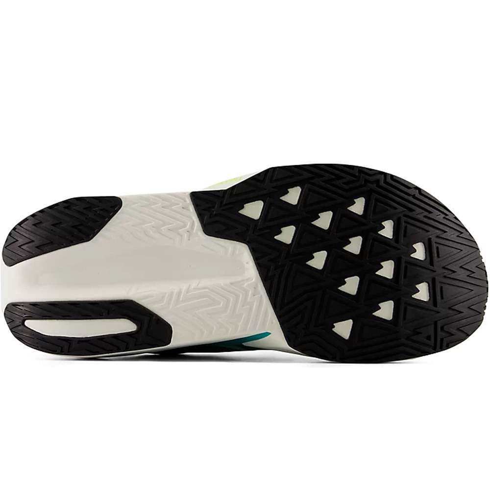 New Balance zapatilla running hombre FuelCell Rebel v5 vista trasera