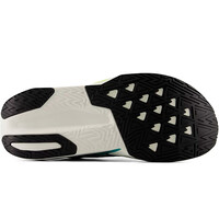 New Balance zapatilla running hombre FuelCell Rebel v5 vista trasera