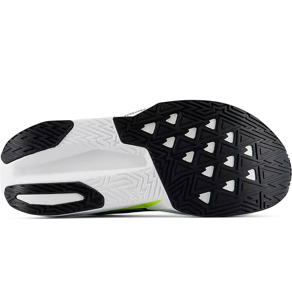 New Balance zapatilla running hombre FuelCell Rebel v5 vista trasera