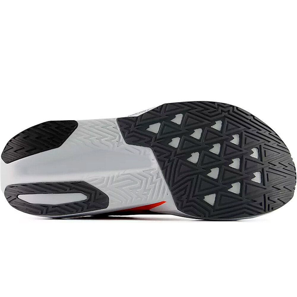 New Balance zapatilla running hombre FuelCell Rebel v5 vista trasera