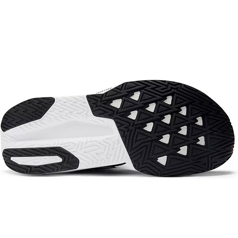 New Balance zapatilla running hombre FuelCell Rebel v5 vista trasera