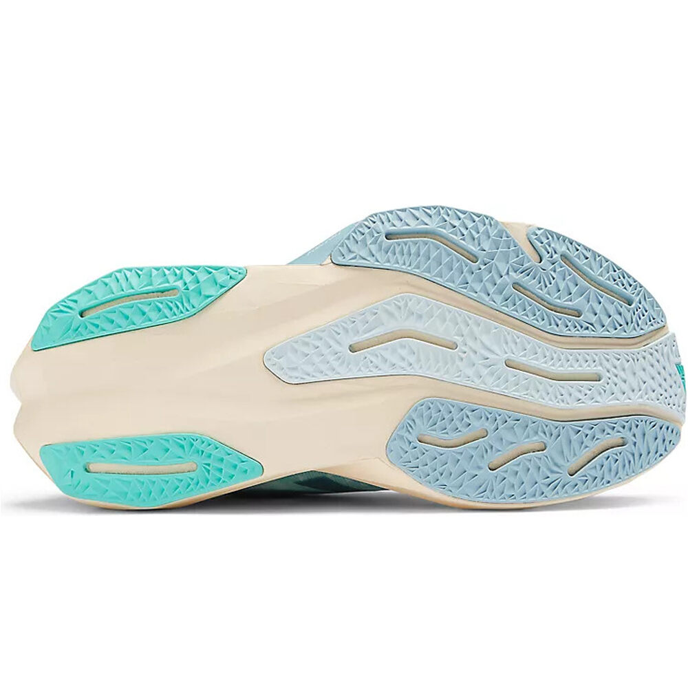 New Balance zapatilla running mujer FuelCell Rebel v4 vista trasera