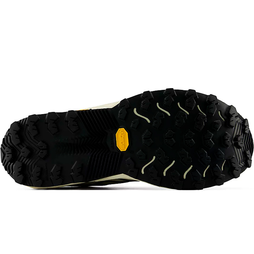 New Balance zapatillas trail hombre FuelCell Rebel Trail vista trasera