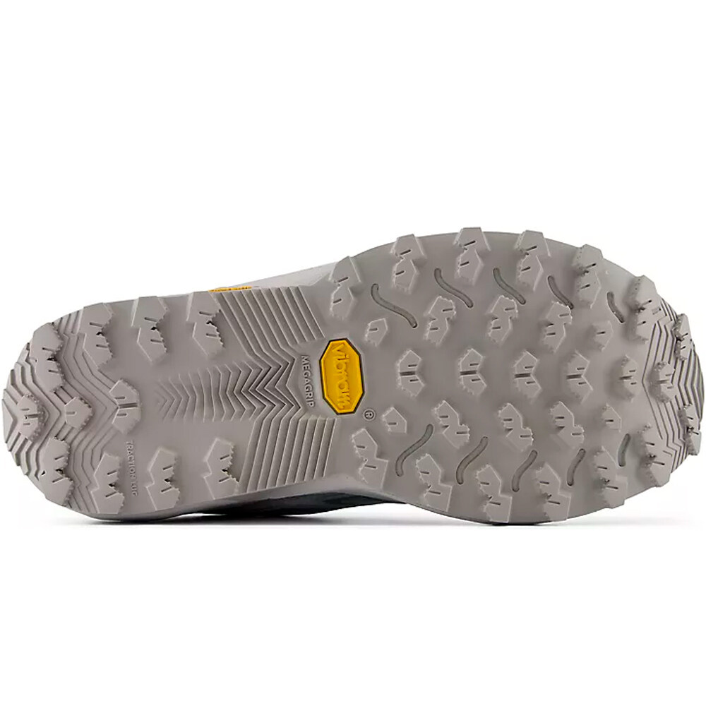 New Balance zapatillas trail mujer FuelCell Rebel Trail vista trasera