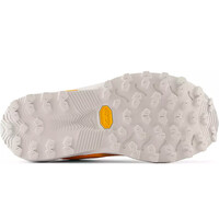New Balance zapatillas trail mujer FuelCell Rebel Trail vista trasera