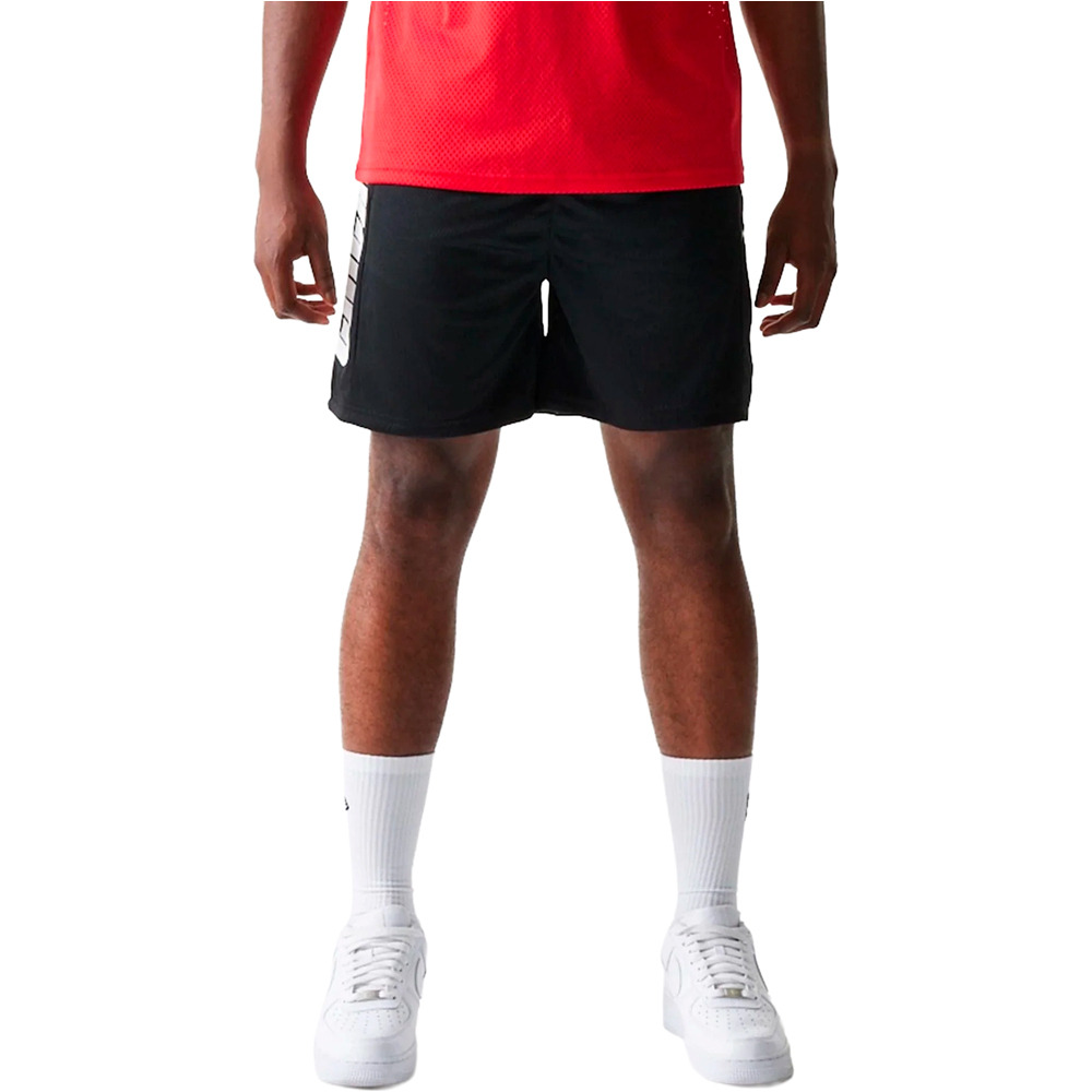 New Era pantalón baloncesto CHICAGO BULLS MESH BLK vista frontal