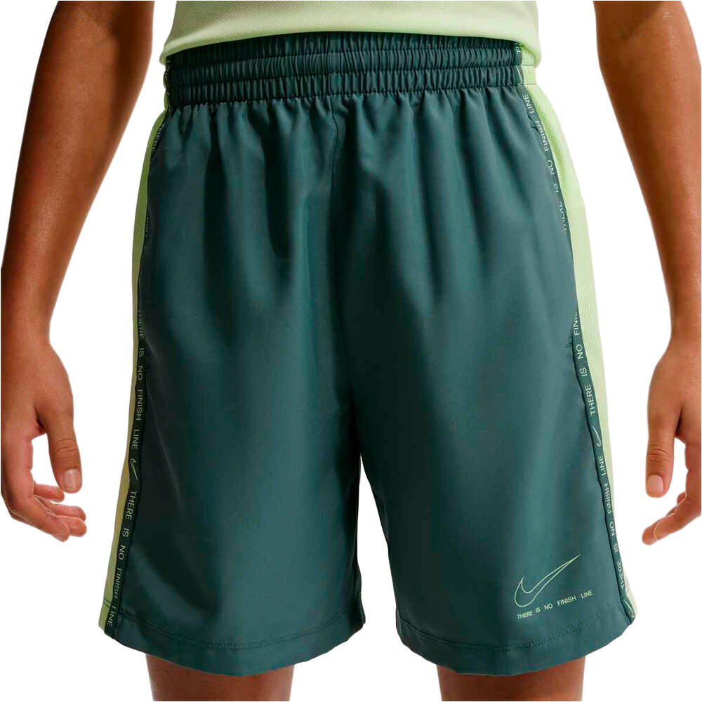 Nike bermuda niño B NK DF MULTI SHORT WVN LOVE vista detalle