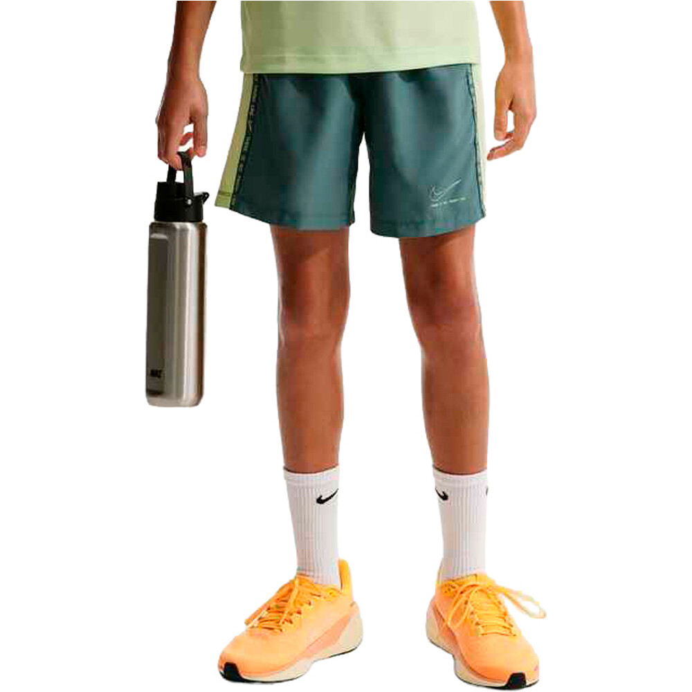 Nike bermuda niño B NK DF MULTI SHORT WVN LOVE vista frontal