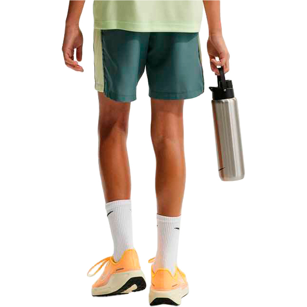 Nike bermuda niño B NK DF MULTI SHORT WVN LOVE vista trasera