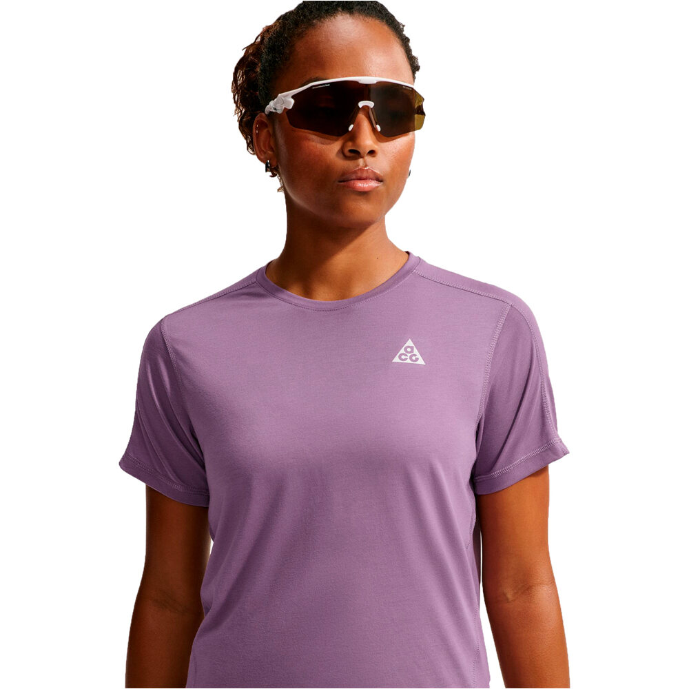 Nike camiseta entrenamiento manga corta mujer W ACG TRAIL DF SS TOP vista detalle