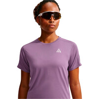 Nike camiseta entrenamiento manga corta mujer W ACG TRAIL DF SS TOP vista detalle