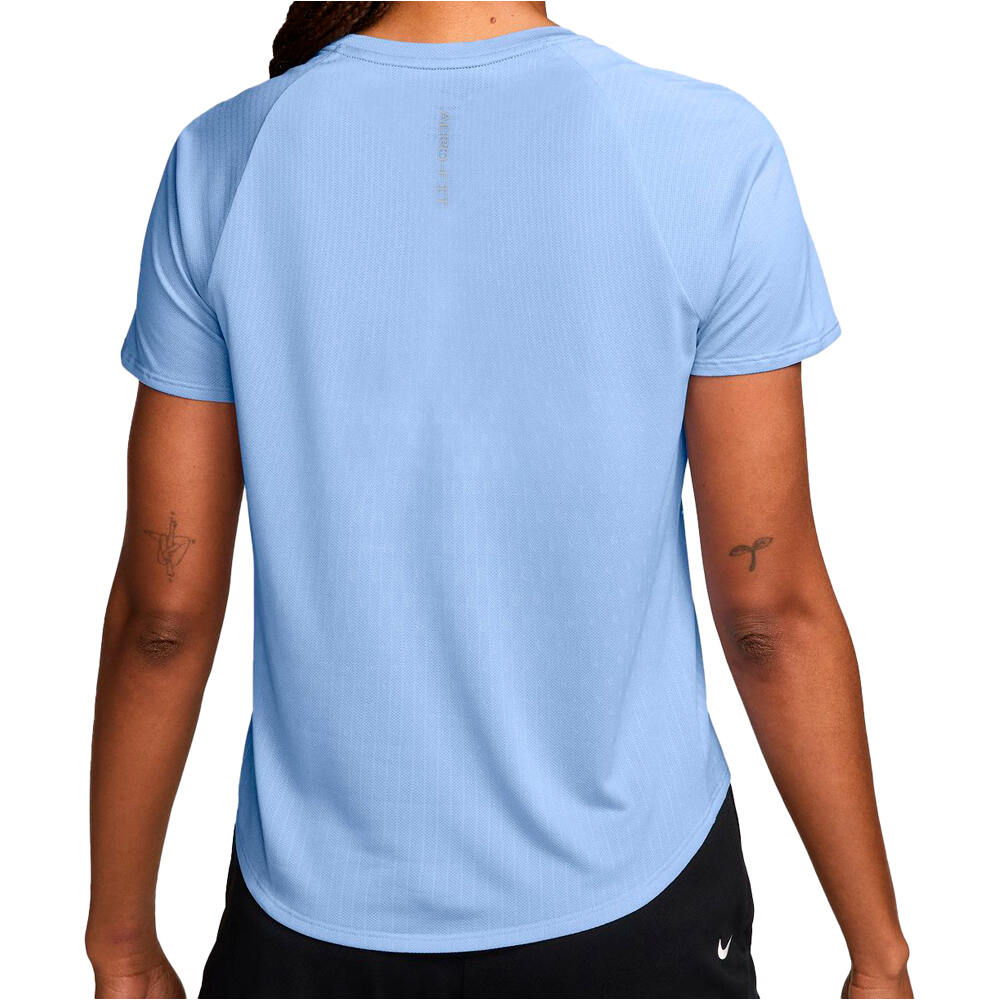 Nike camiseta entrenamiento manga corta mujer W NK AF SWIFT TOP SS vista trasera