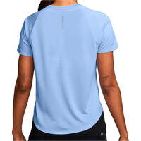 Nike camiseta entrenamiento manga corta mujer W NK AF SWIFT TOP SS vista trasera