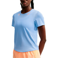Nike camiseta entrenamiento manga corta mujer W NK ARSWFT DFADV TOP SS vista detalle