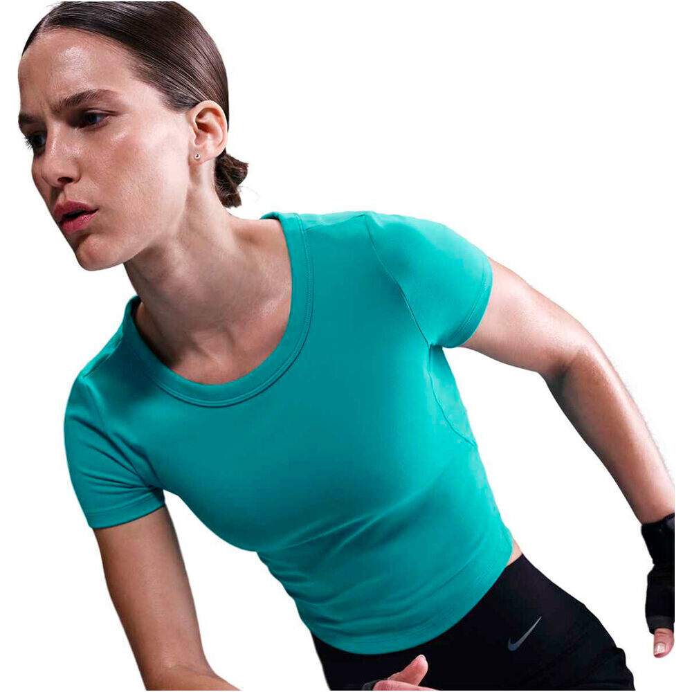 Nike camiseta entrenamiento manga corta mujer W NK ONE FITTED DF SS TOP vista detalle