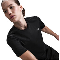 Nike camiseta entrenamiento manga corta mujer W NK SWIFT DF SS TOP vista detalle