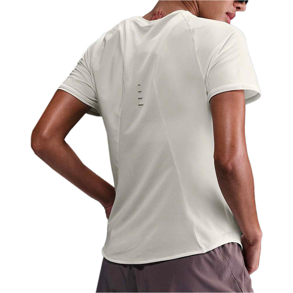 Nike camiseta entrenamiento manga corta mujer W NK SWIFT DF SS TOP vista trasera