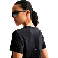 Nike camiseta entrenamiento manga corta mujer W NK SWIFT DF TOP SS STNDRD 03