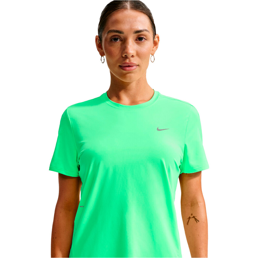 Nike camiseta entrenamiento manga corta mujer W NK SWIFT DF TOP SS STNDRD vista detalle